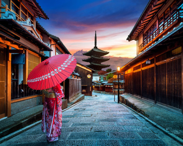 京都、祇園、五重塔、舞妓