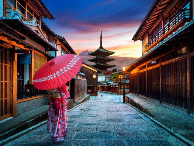 京都、祇園、五重塔、舞妓