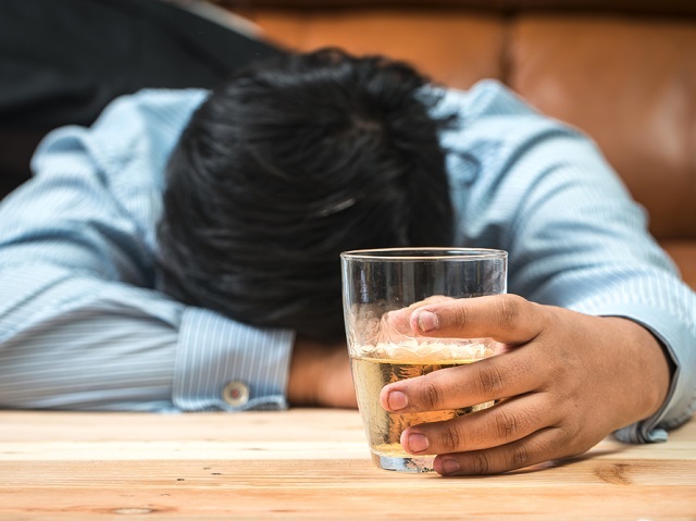 アルコール依存、アルコール依存症、多量飲酒、飲酒渇望